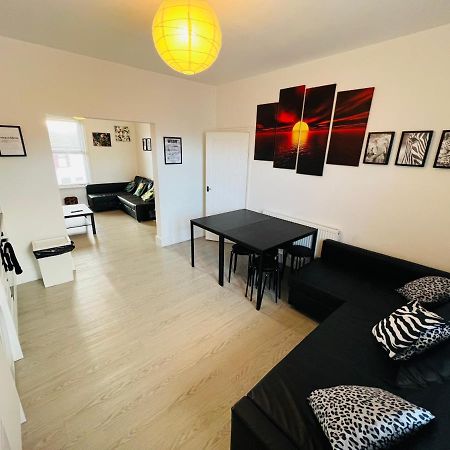 Safari Apartment, Free Parking, 10Min Walk To Blackpool Tower, Sleeps 12 מראה חיצוני תמונה