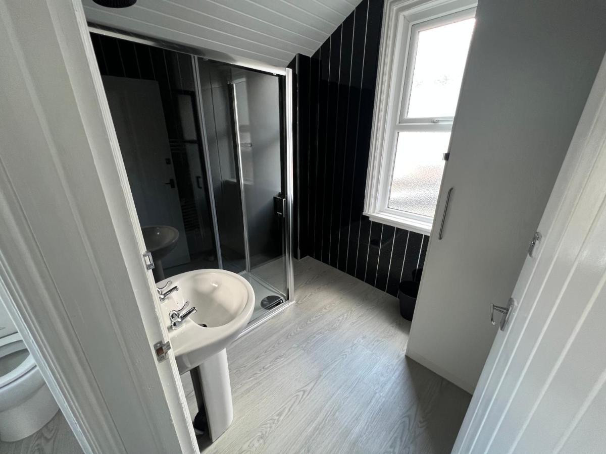 Safari Apartment, Free Parking, 10Min Walk To Blackpool Tower, Sleeps 12 מראה חיצוני תמונה