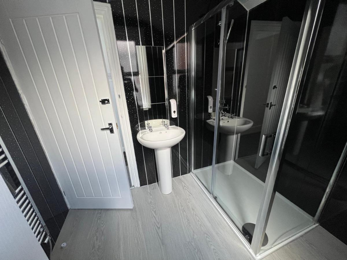 Safari Apartment, Free Parking, 10Min Walk To Blackpool Tower, Sleeps 12 מראה חיצוני תמונה