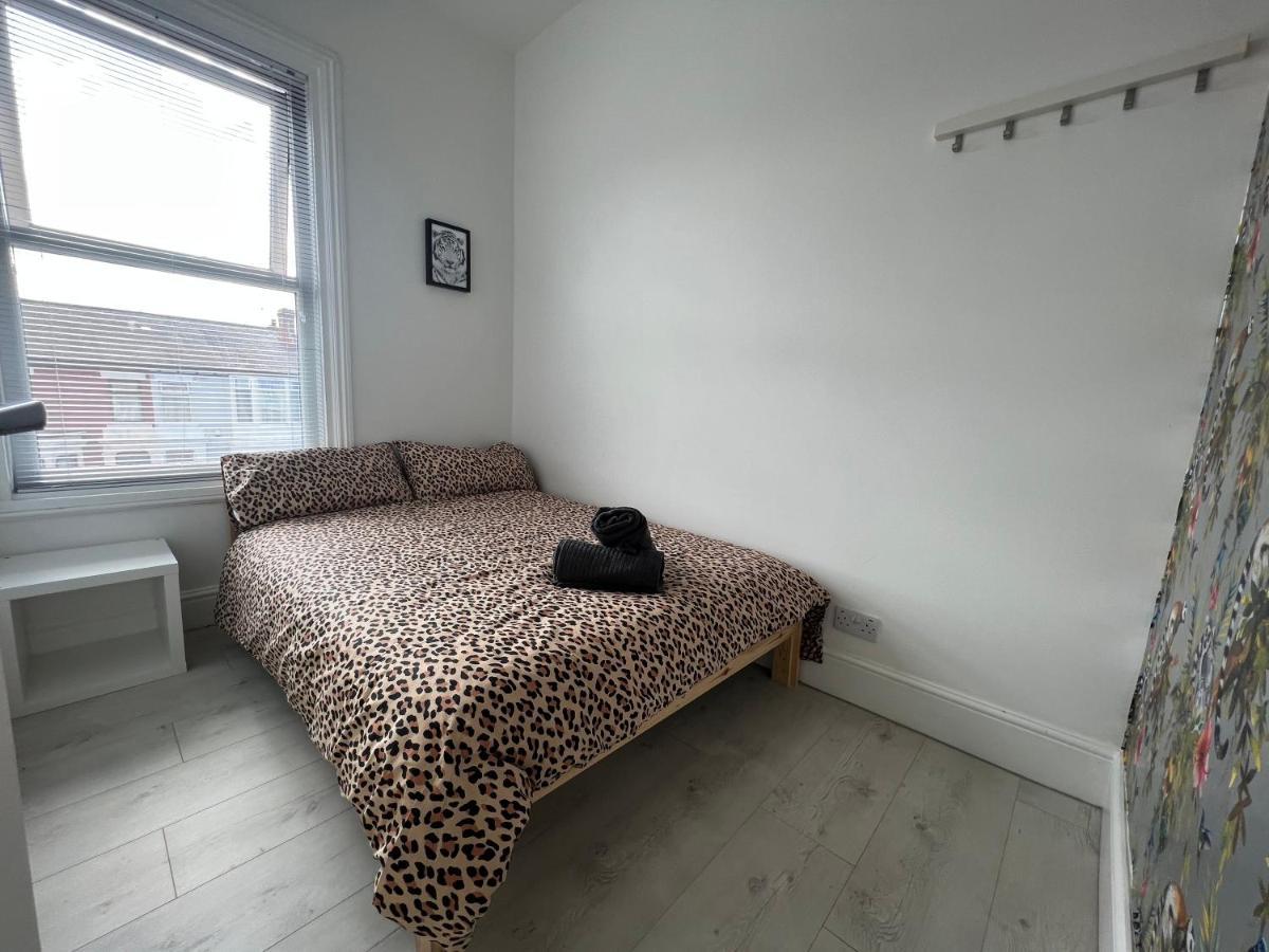 Safari Apartment, Free Parking, 10Min Walk To Blackpool Tower, Sleeps 12 מראה חיצוני תמונה