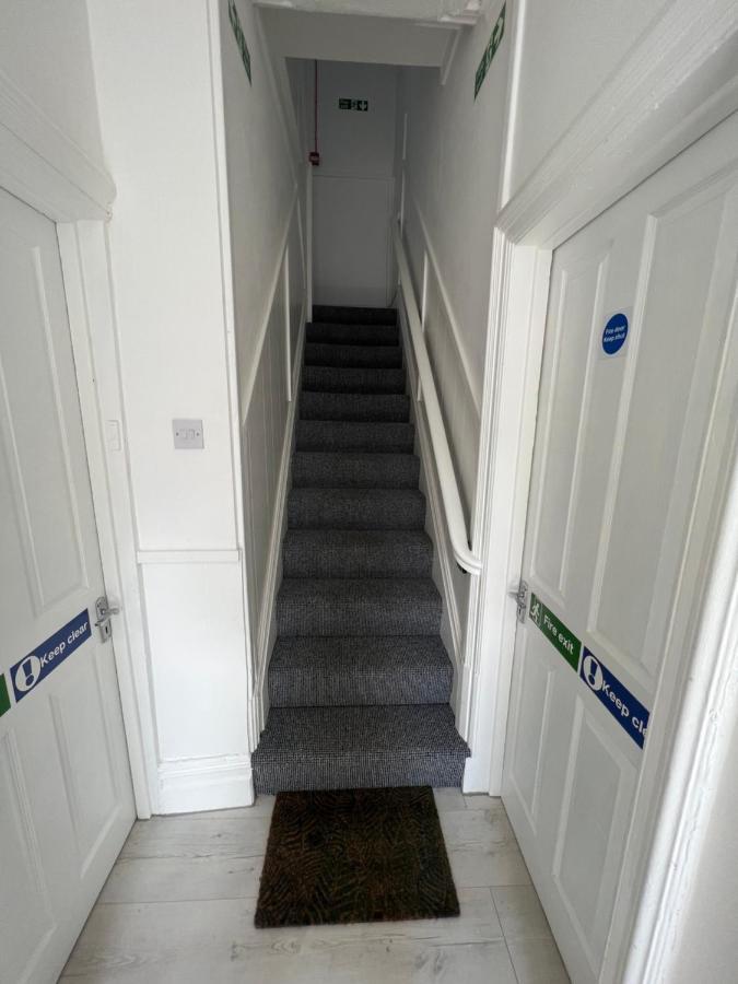 Safari Apartment, Free Parking, 10Min Walk To Blackpool Tower, Sleeps 12 מראה חיצוני תמונה