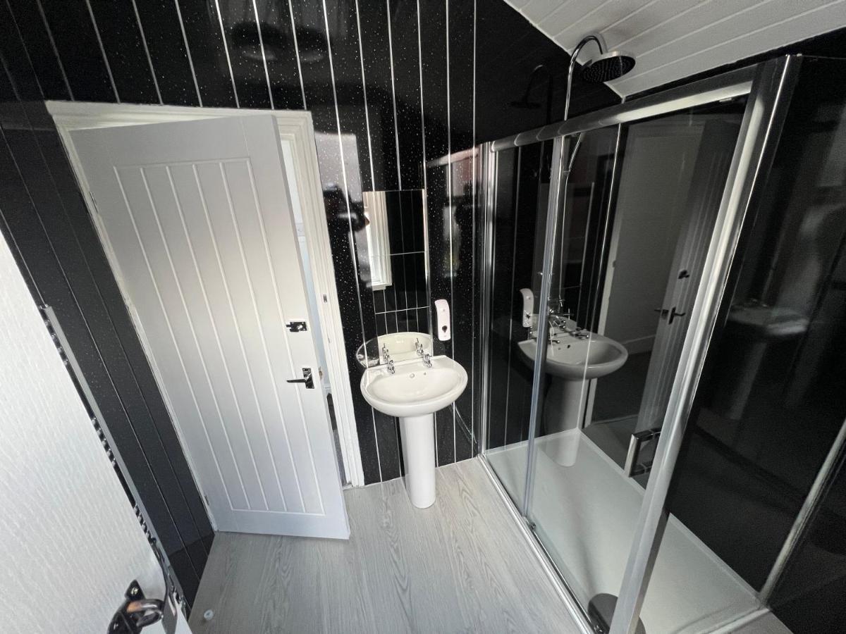 Safari Apartment, Free Parking, 10Min Walk To Blackpool Tower, Sleeps 12 מראה חיצוני תמונה