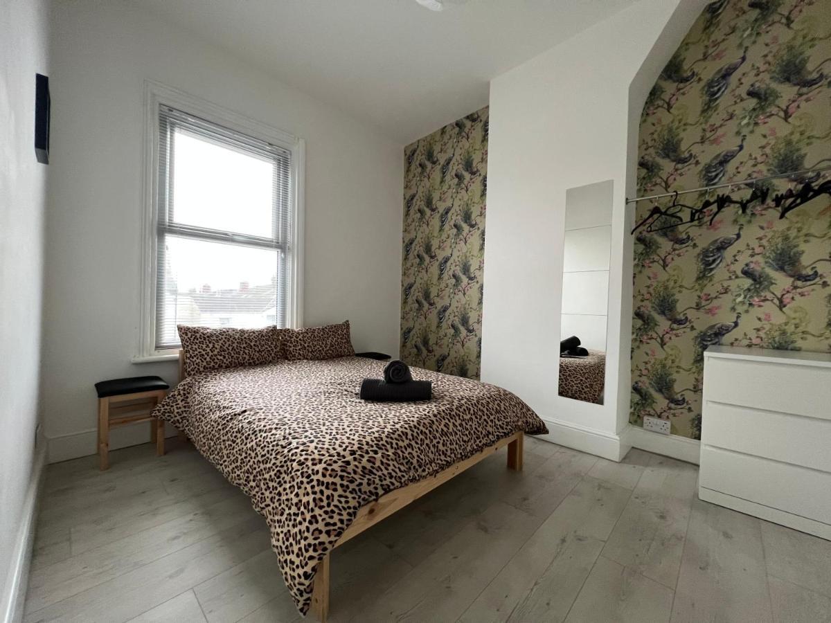Safari Apartment, Free Parking, 10Min Walk To Blackpool Tower, Sleeps 12 מראה חיצוני תמונה