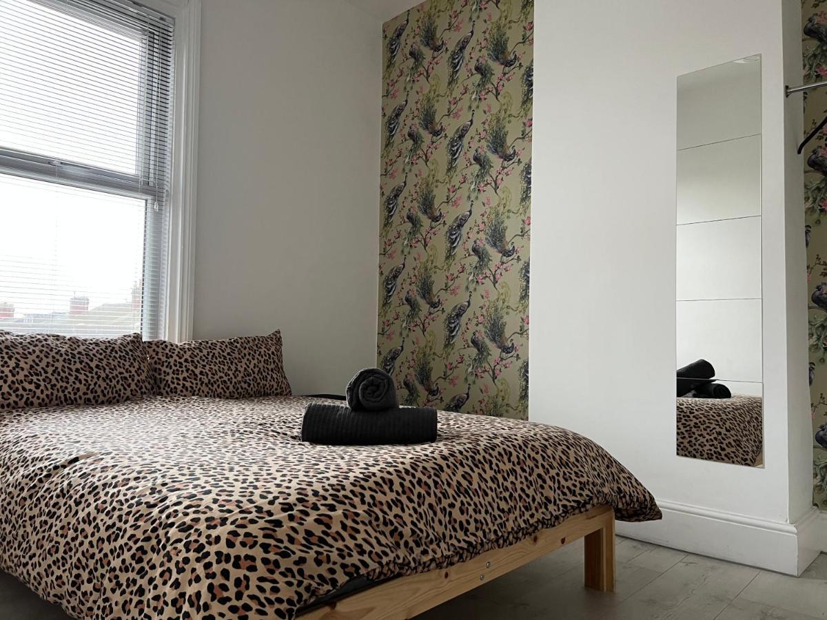 Safari Apartment, Free Parking, 10Min Walk To Blackpool Tower, Sleeps 12 מראה חיצוני תמונה