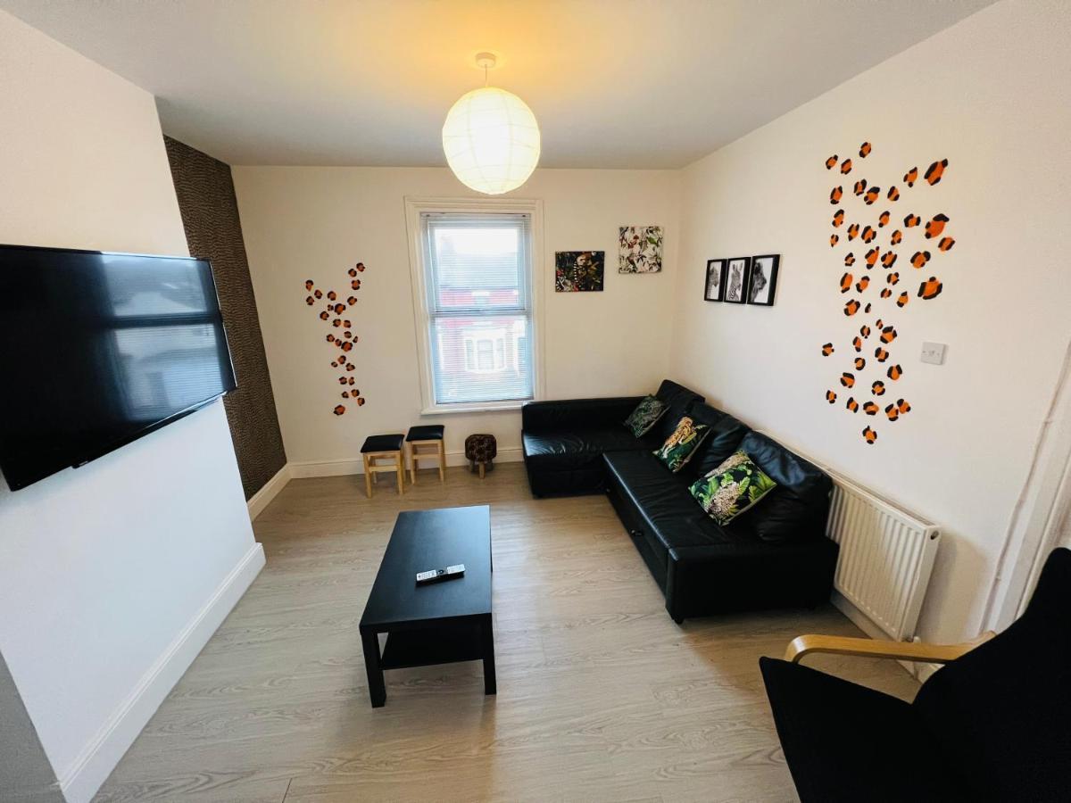 Safari Apartment, Free Parking, 10Min Walk To Blackpool Tower, Sleeps 12 מראה חיצוני תמונה