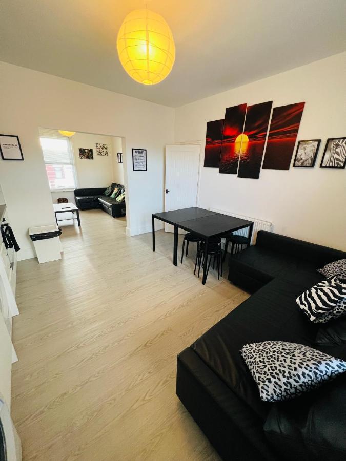 Safari Apartment, Free Parking, 10Min Walk To Blackpool Tower, Sleeps 12 מראה חיצוני תמונה