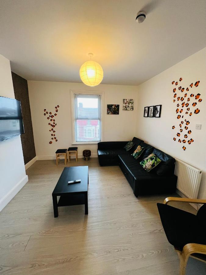 Safari Apartment, Free Parking, 10Min Walk To Blackpool Tower, Sleeps 12 מראה חיצוני תמונה